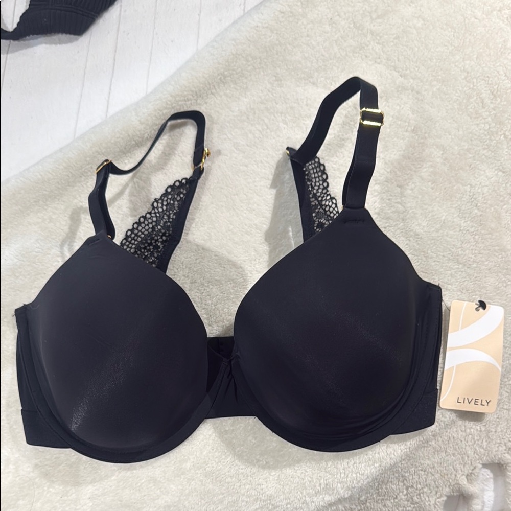 Lively Black Underwire Bra with Adjustable Straps